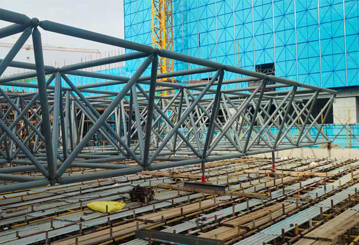 玉树高铁东总部基地2号楼网架